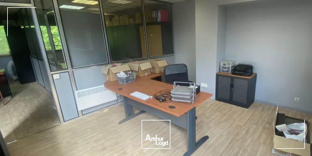 Locaux d'activités divisibles à louer 918 m² au Bourget - accès A1, RER B & CDG, adaptés poids lourds