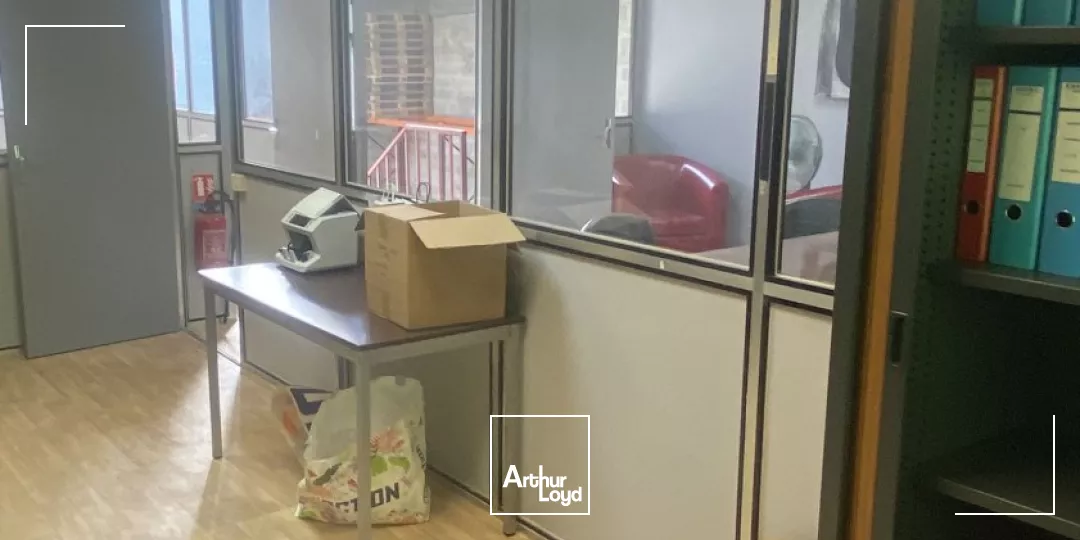 Locaux d'activités divisibles à louer 918 m² au Bourget - accès A1, RER B & CDG, adaptés poids lourds