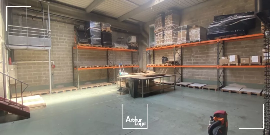 Locaux d'activités divisibles à louer 918 m² au Bourget - accès A1, RER B & CDG, adaptés poids lourds