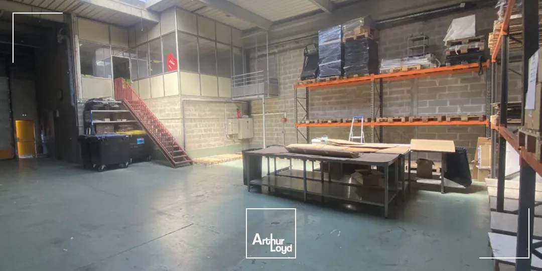 Locaux d'activités divisibles à louer 918 m² au Bourget - accès A1, RER B & CDG, adaptés poids lourds