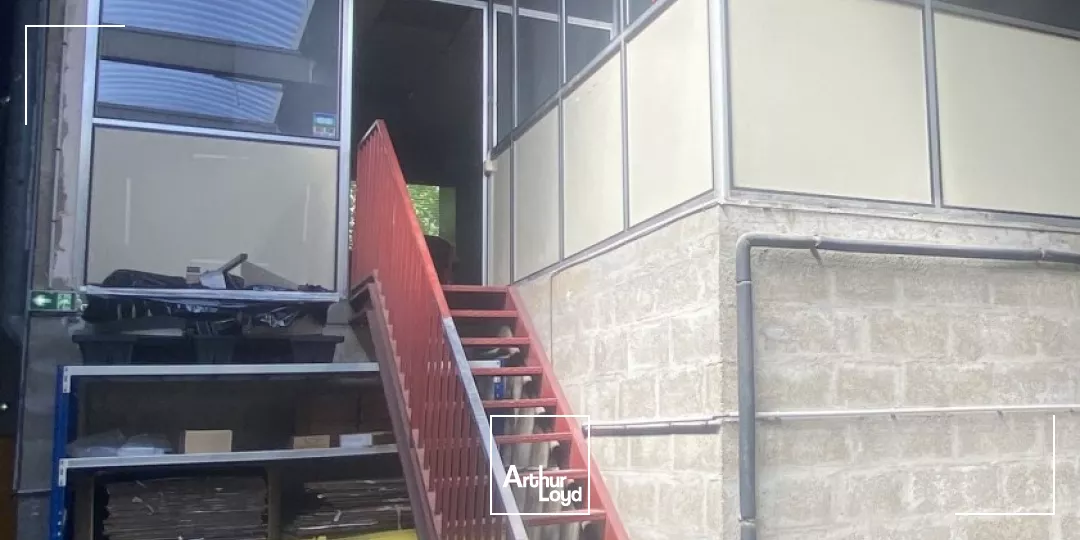 Locaux d'activités divisibles à louer 918 m² au Bourget - accès A1, RER B & CDG, adaptés poids lourds