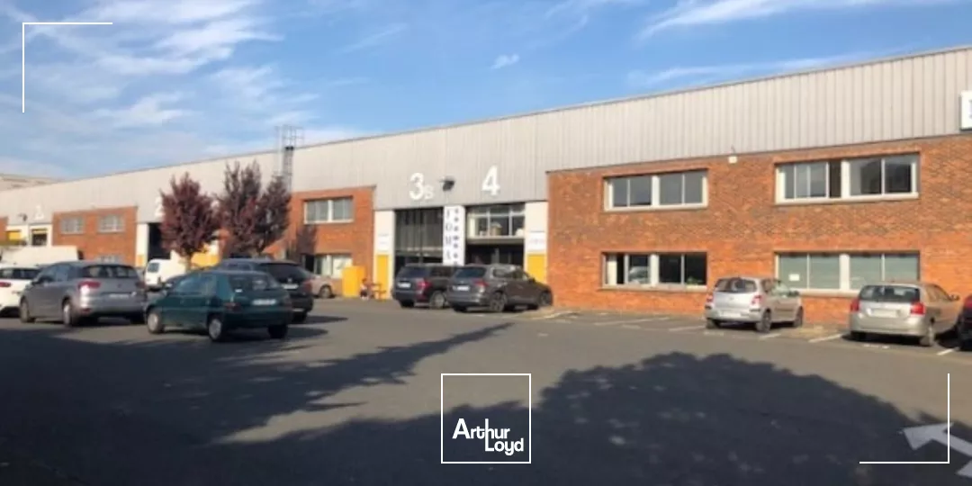 Locaux d'activités divisibles à louer 918 m² au Bourget - accès A1, RER B & CDG, adaptés poids lourds