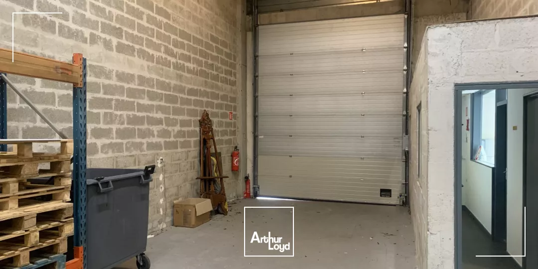 Locaux d'activités divisibles à louer 918 m² au Bourget - accès A1, RER B & CDG, adaptés poids lourds