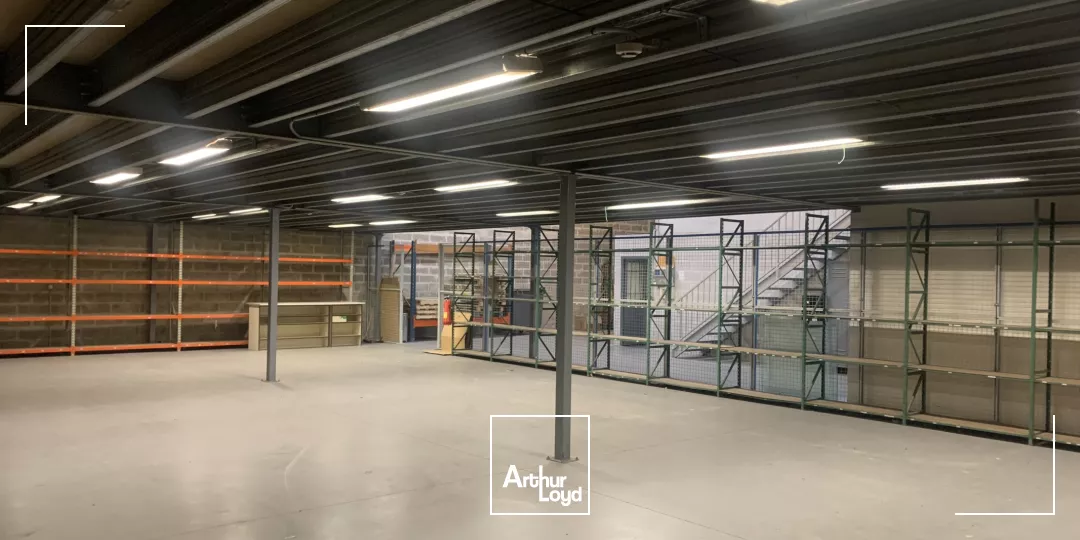 Locaux d'activités divisibles à louer 918 m² au Bourget - accès A1, RER B & CDG, adaptés poids lourds