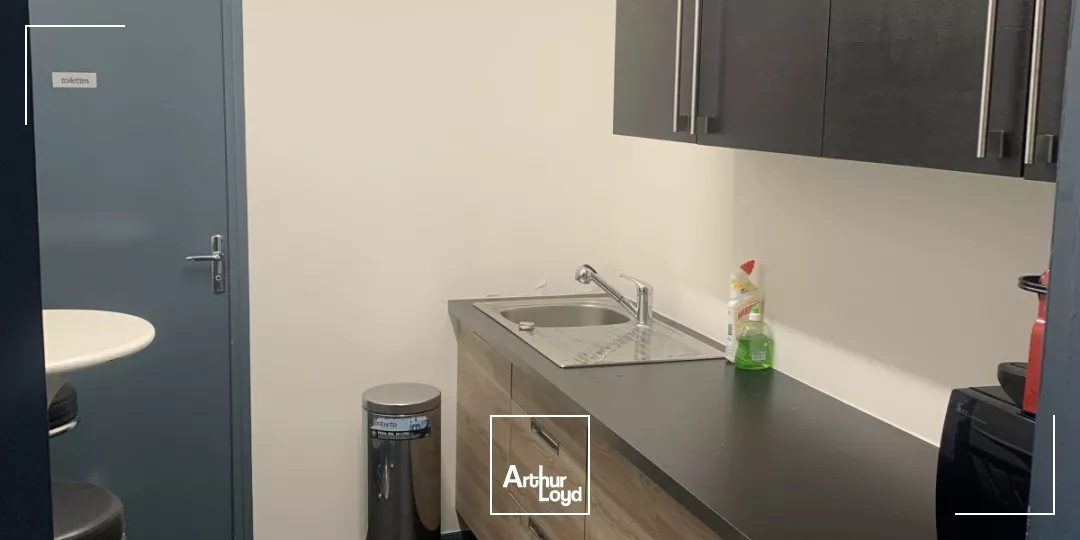 Locaux d'activités divisibles à louer 918 m² au Bourget - accès A1, RER B & CDG, adaptés poids lourds