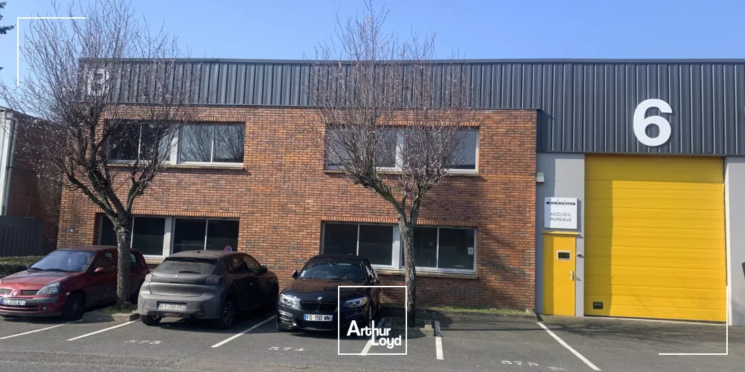 Locaux d'activités divisibles à louer 918 m² au Bourget - accès A1, RER B & CDG, adaptés poids lourds