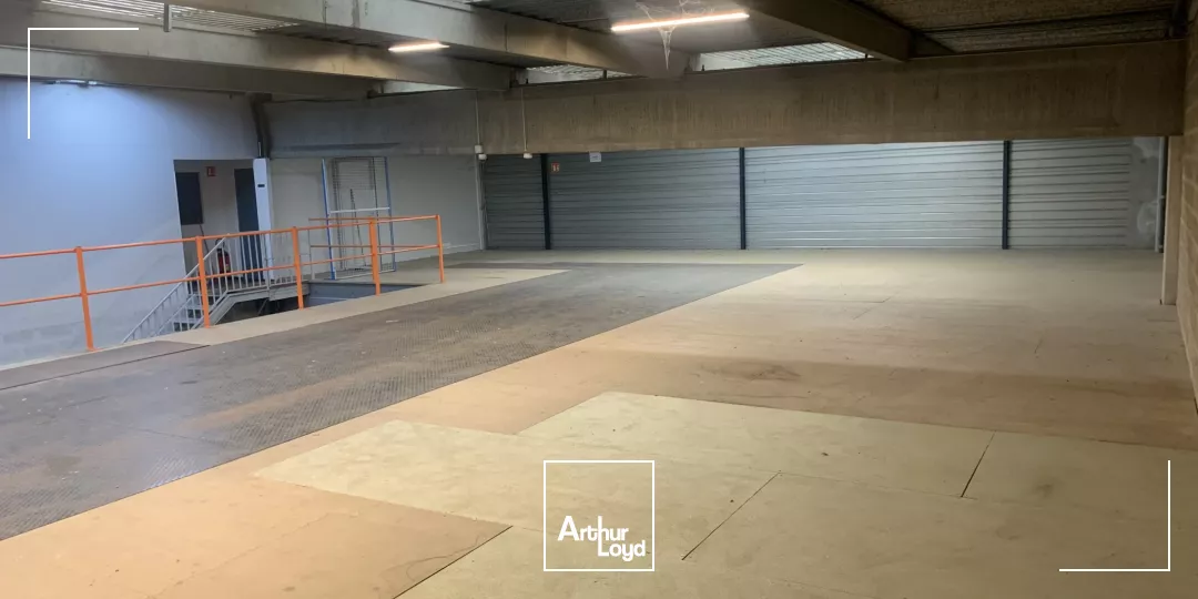 Locaux d'activités divisibles à louer 918 m² au Bourget - accès A1, RER B & CDG, adaptés poids lourds