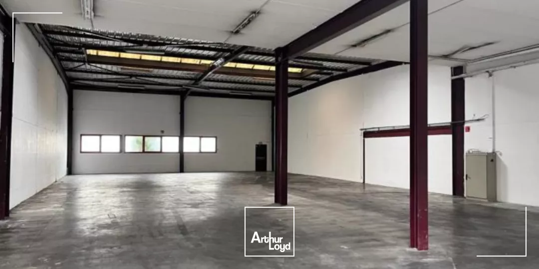 A LOUER : atelier-bureaux à partir de 612 m² - ZI Coudray Blanc-Mesnil - Rénové - A1/A3/RER B - HSP 6m
