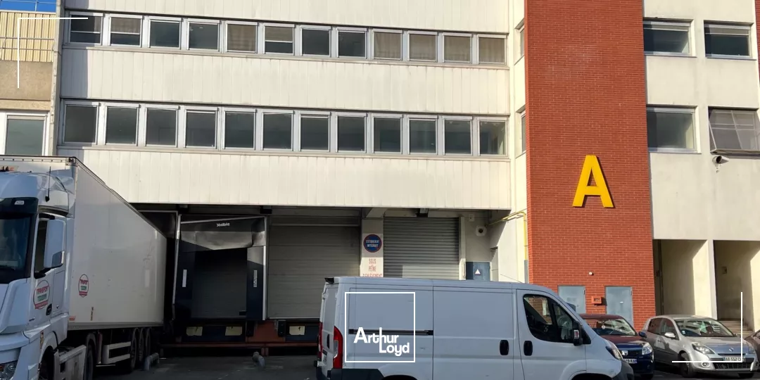 Saint-Ouen - Location de locaux d'activités et entrepôts à quai polyvalents avec bureaux, dès 559 m²