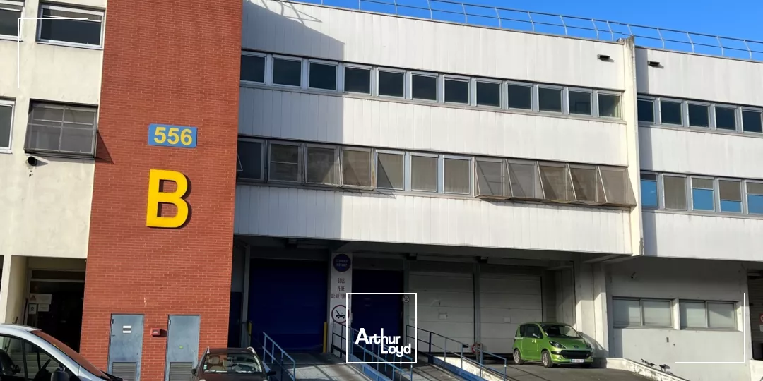 Saint-Ouen - Location de locaux d'activités et entrepôts à quai polyvalents avec bureaux, dès 559 m²