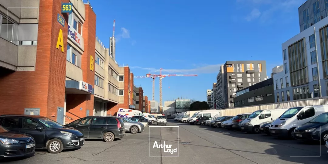 Saint-Ouen - Location de locaux d'activités et entrepôts à quai polyvalents avec bureaux, dès 559 m²