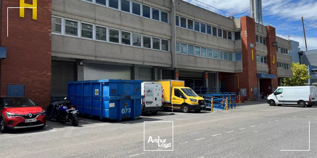 Saint-Ouen - Location de locaux d'activités et entrepôts à quai polyvalents avec bureaux, dès 559 m²