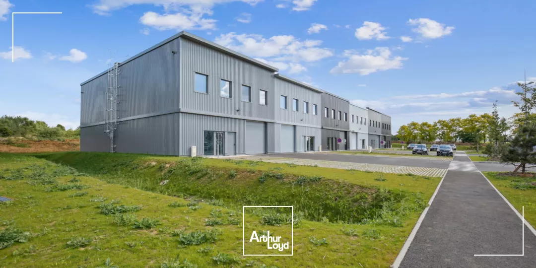 Locaux d'activités à louer à Roissy - Parc certifié BREEAM Very Good face au Golf de Roissy et proche Roissy CdG, surfaces dès 383 m²