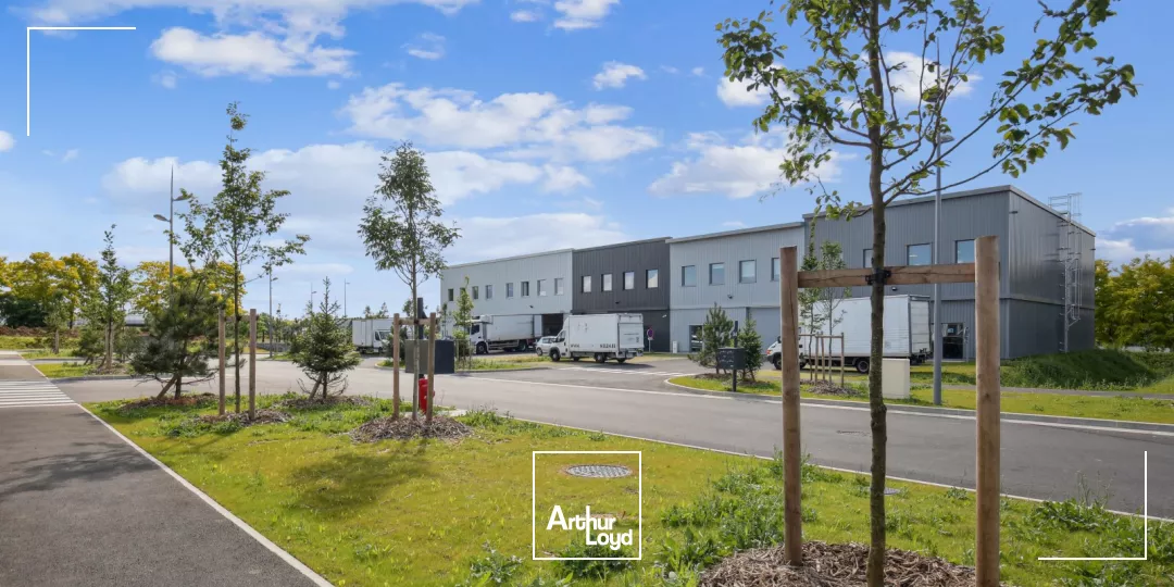 Locaux d'activités à louer à Roissy - Parc certifié BREEAM Very Good face au Golf de Roissy et proche Roissy CdG, surfaces dès 383 m²
