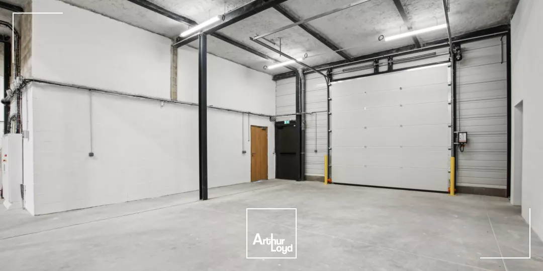 Locaux d'activités à louer à Roissy - Parc certifié BREEAM Very Good face au Golf de Roissy et proche Roissy CdG, surfaces dès 383 m²