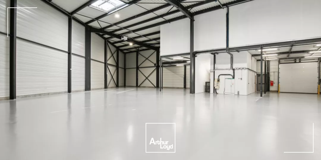 Locaux d'activités à louer à Roissy - Parc certifié BREEAM Very Good face au Golf de Roissy et proche Roissy CdG, surfaces dès 383 m²