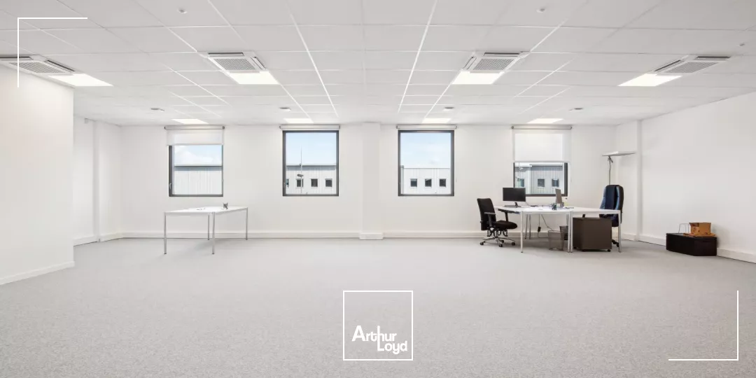 Locaux d'activités à louer à Roissy - Parc certifié BREEAM Very Good face au Golf de Roissy et proche Roissy CdG, surfaces dès 383 m²