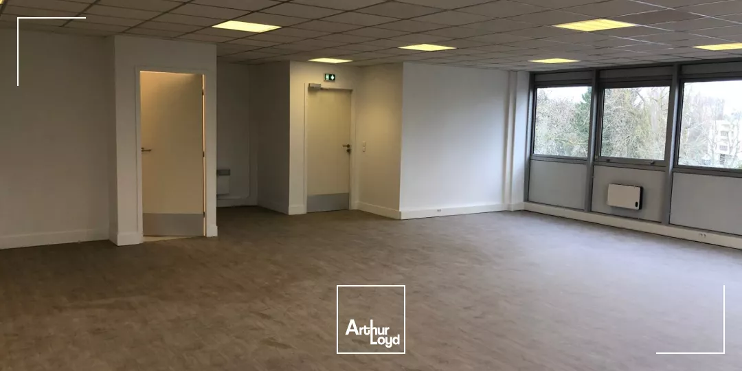 Activités et Bureaux à louer à LES ULIS 91940