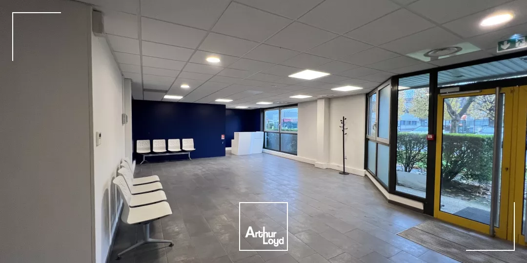 Location locaux d'activité et bureaux modulables - Surface de 4174 m2 divisibles à partir de 760 m2 - Le Mesnil Amelot, proche Paris CDG