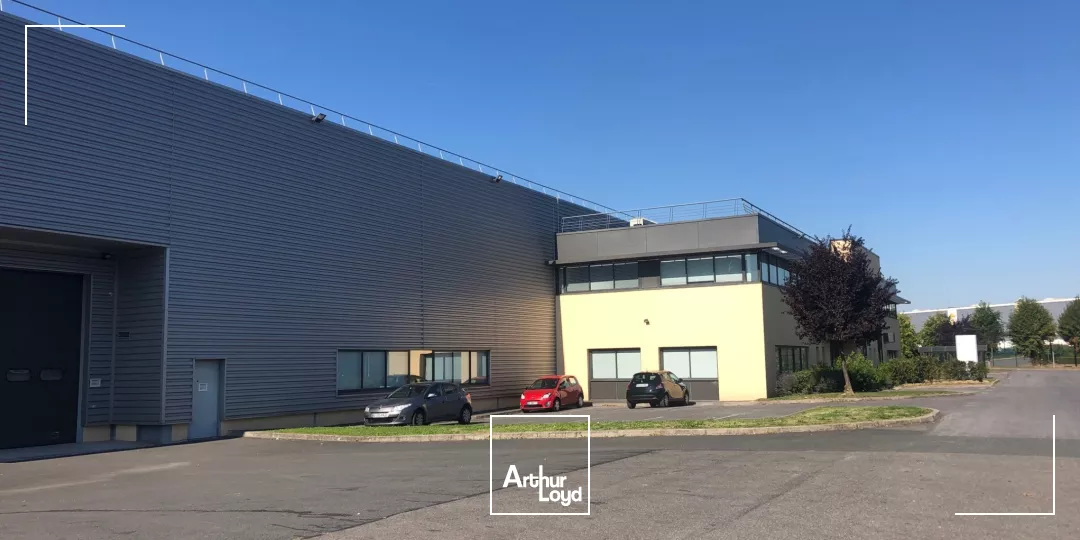 Location locaux d'activité et bureaux modulables - Surface de 4174 m2 divisibles à partir de 760 m2 - Le Mesnil Amelot, proche Paris CDG
