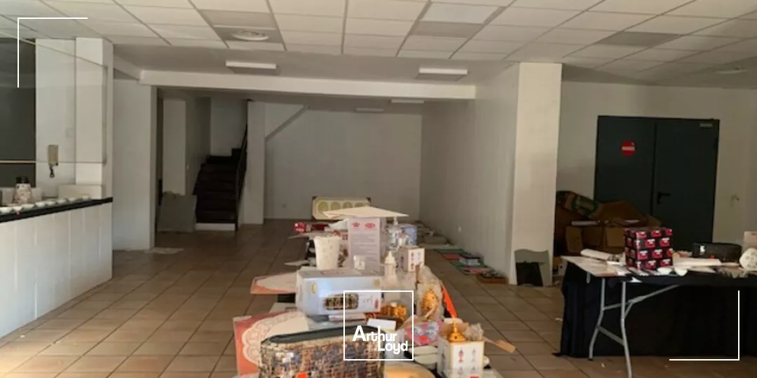 AVIGNON PERIPHERIE local commercial à louer d'environ 270 m2 