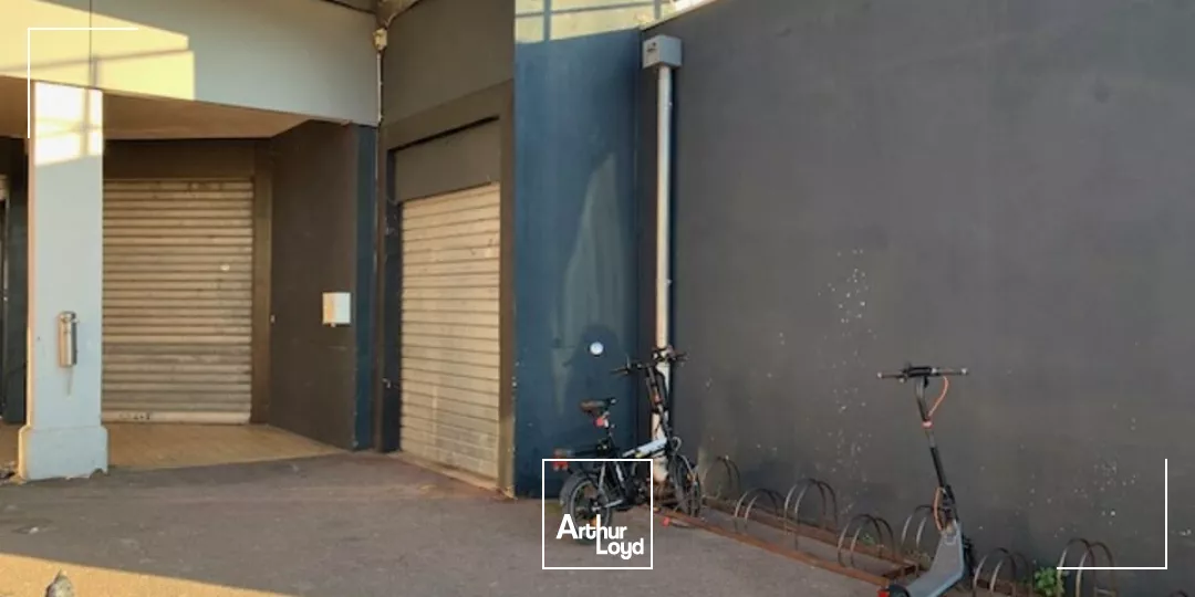 AVIGNON PERIPHERIE local commercial à louer d'environ 270 m2 
