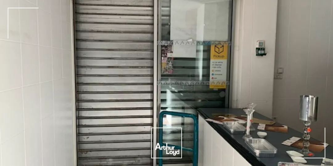 AVIGNON PERIPHERIE local commercial à louer d'environ 270 m2 