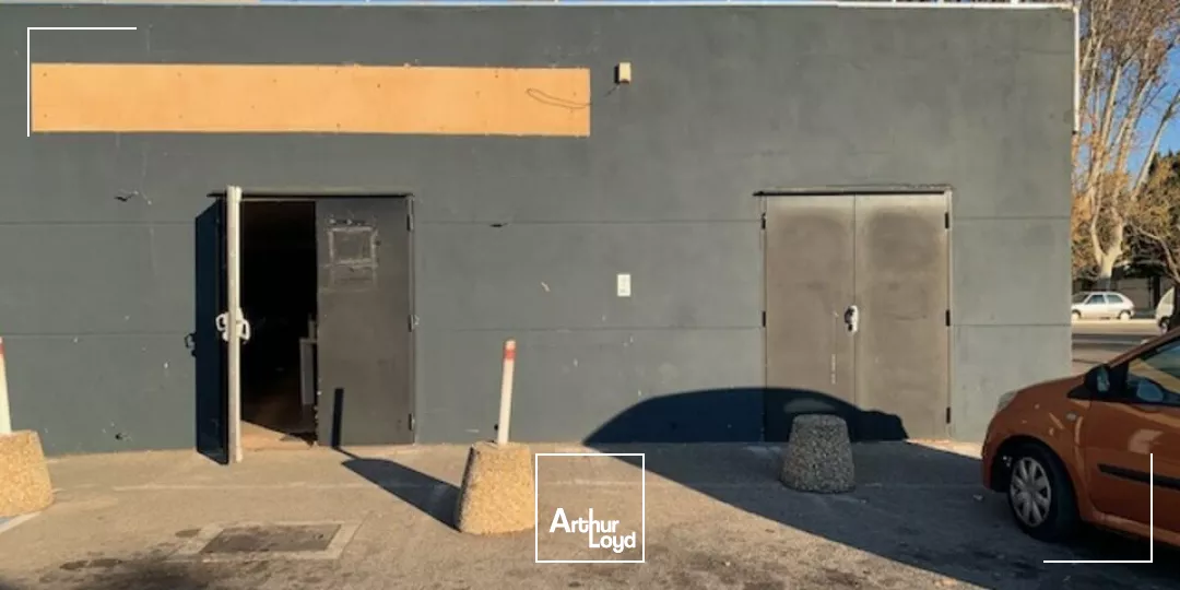 AVIGNON PERIPHERIE local commercial à louer d'environ 270 m2 