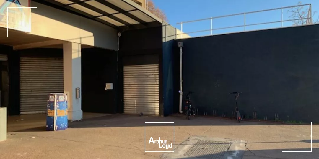 AVIGNON PERIPHERIE local commercial à louer d'environ 270 m2 