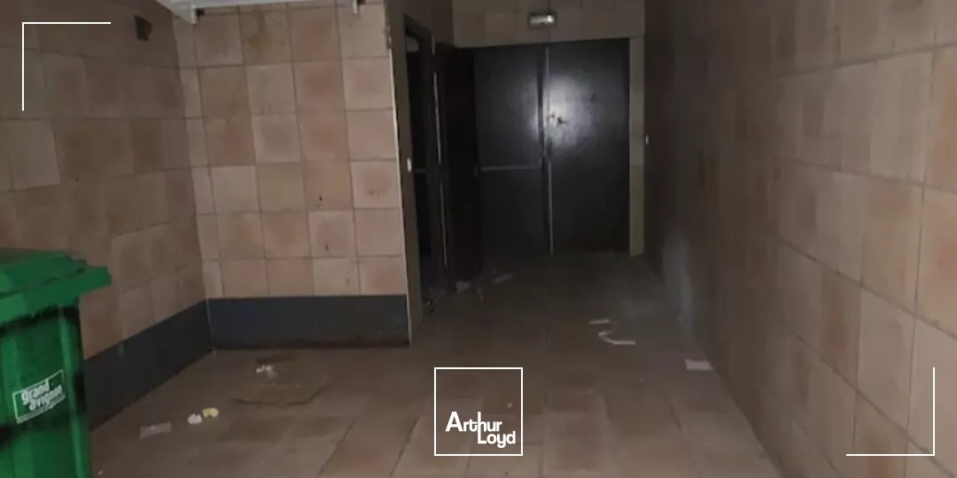 AVIGNON PERIPHERIE local commercial à louer d'environ 270 m2 