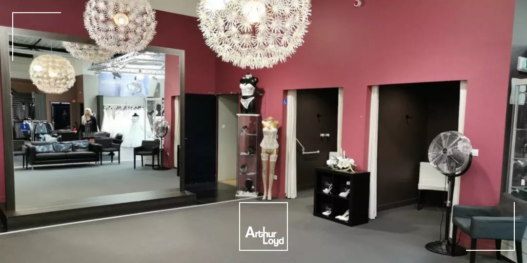 Local commercial 720 m² - Idéal grande surface, showroom ou activité mixte - Dechy