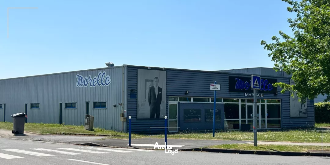 Local commercial 720 m² - Idéal grande surface, showroom ou activité mixte - Dechy