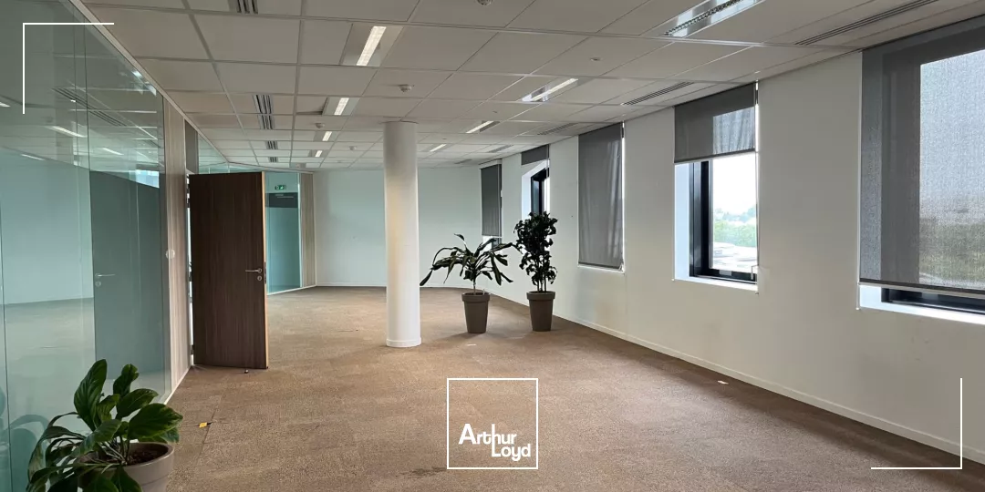 IMMEUBLE DE BUREAUX A LOUER PIED DE GARE ERMONT-EAUBONNE