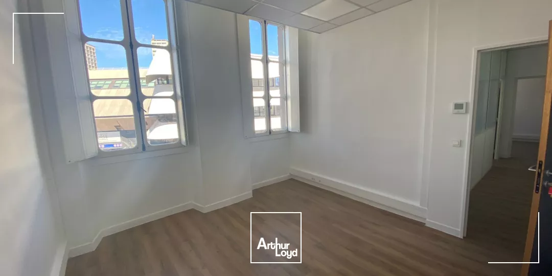 Bureaux rénovés à louer - Rue de la République - 13002 Marseille