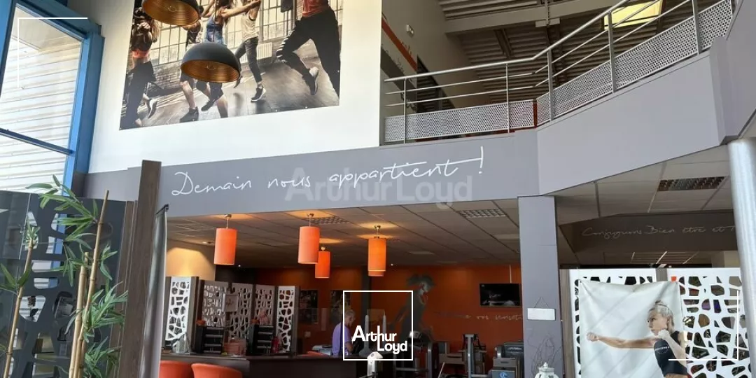 LOCAL COMMERCIAL à VENDRE de 2533 m²