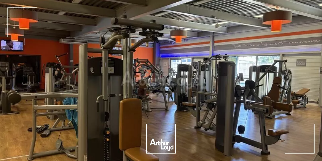 LOCAL COMMERCIAL à VENDRE de 2533 m²