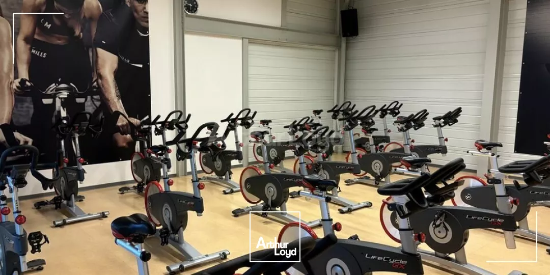 LOCAL COMMERCIAL à VENDRE de 2533 m²