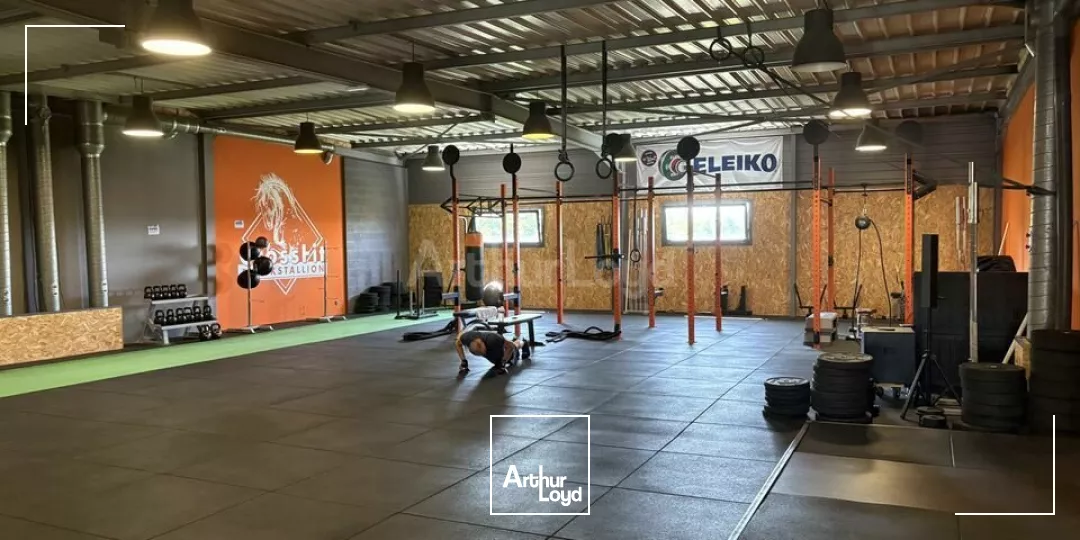 LOCAL COMMERCIAL à VENDRE de 2533 m²