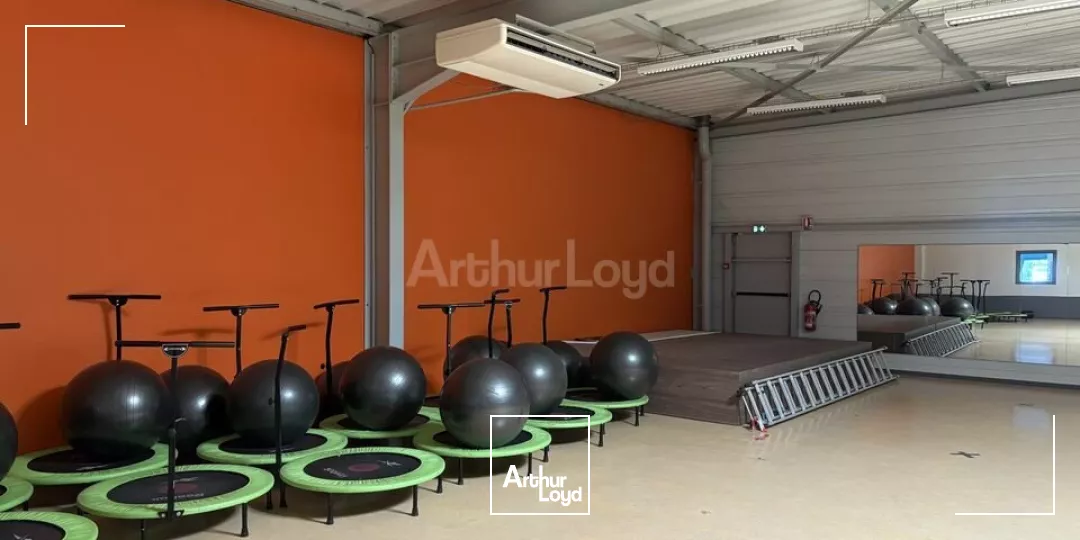 LOCAL COMMERCIAL à VENDRE de 2533 m²