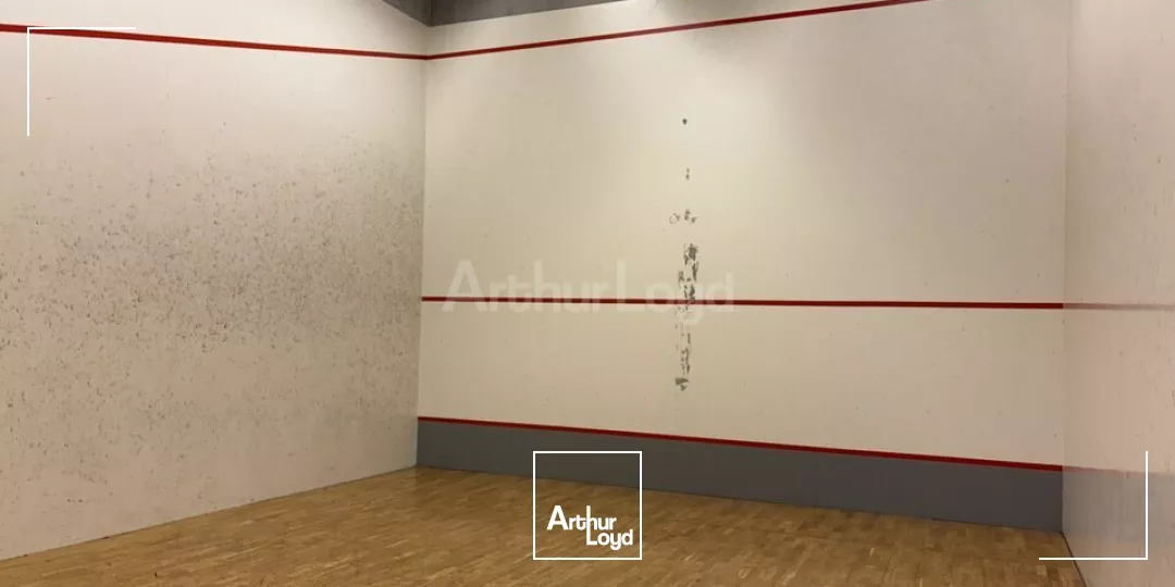 LOCAL COMMERCIAL à VENDRE de 2533 m²