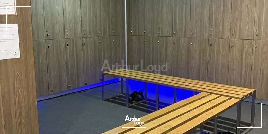 LOCAL COMMERCIAL à VENDRE de 2533 m²