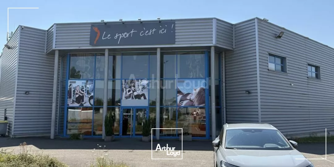 LOCAL COMMERCIAL à VENDRE de 2533 m²