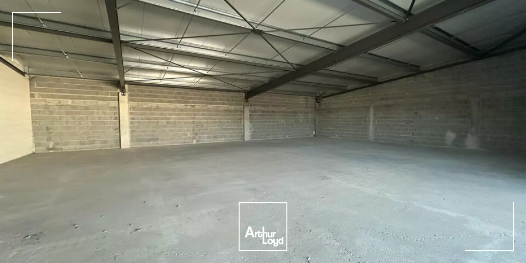 A LOUER - LOCAL COMMERCIAL - 290m² AU COEUR D'UNE ZONE COMMERCIALE TRÈS FRÉQUENTÉE À POITIERS