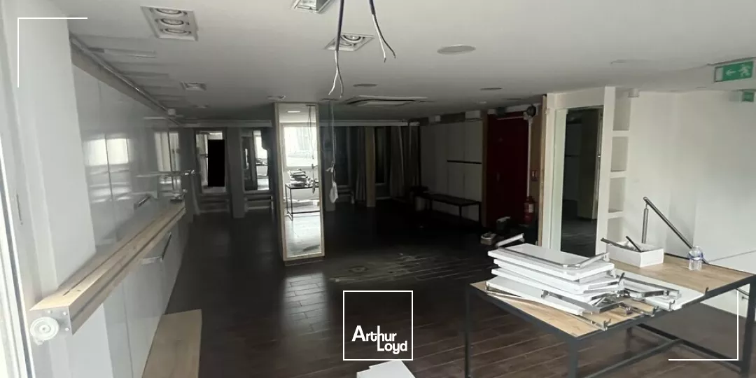 LOCAL COMMERCIAL à LOUER de 293 m²