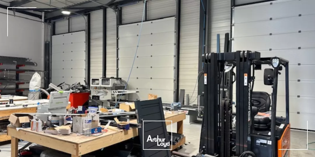 A VENDRE LOCAL D'ACTIVITE ET BUREAUX GUERANDE 475M2 