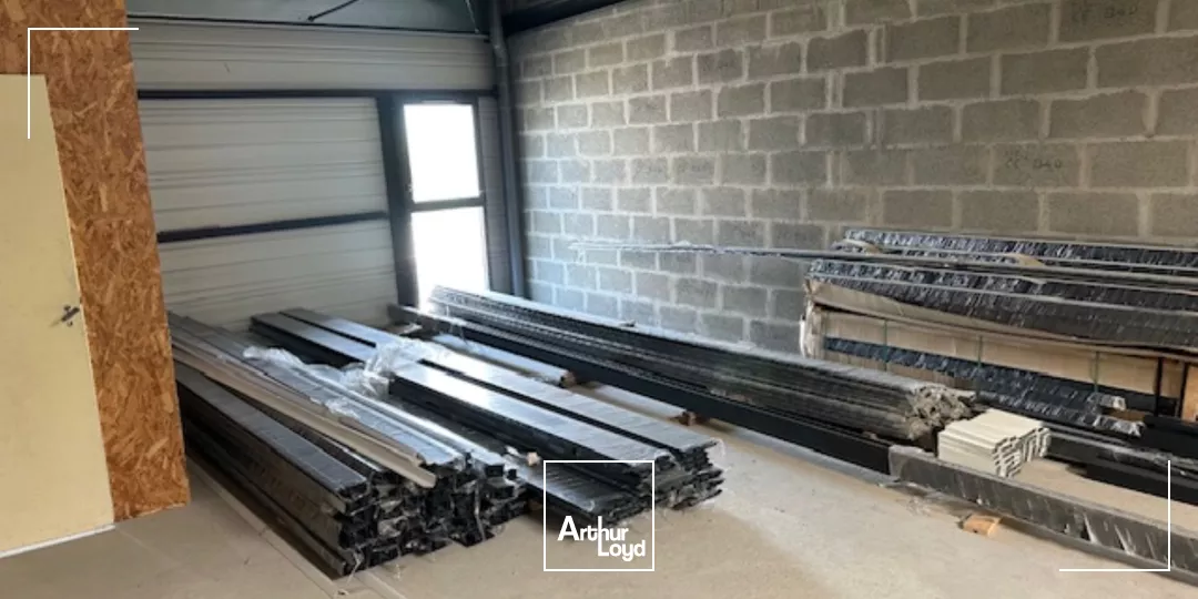 A VENDRE LOCAL D'ACTIVITE ET BUREAUX GUERANDE 475M2 