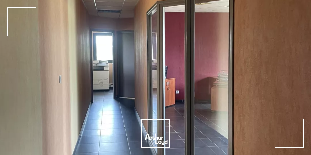 Bureaux à vendre ou à louer à COURRIERES 62710