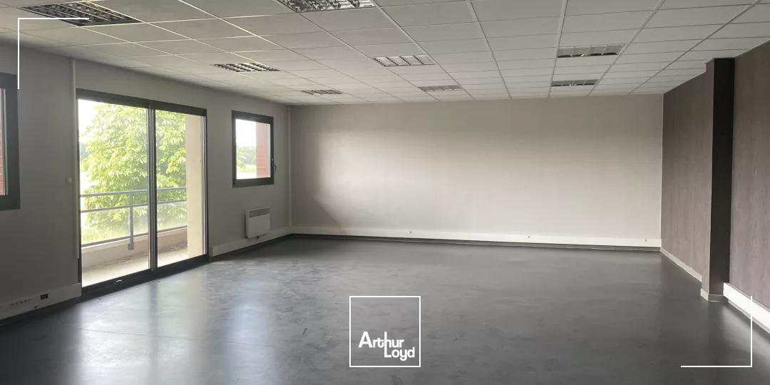 Bureaux à vendre ou à louer à COURRIERES 62710