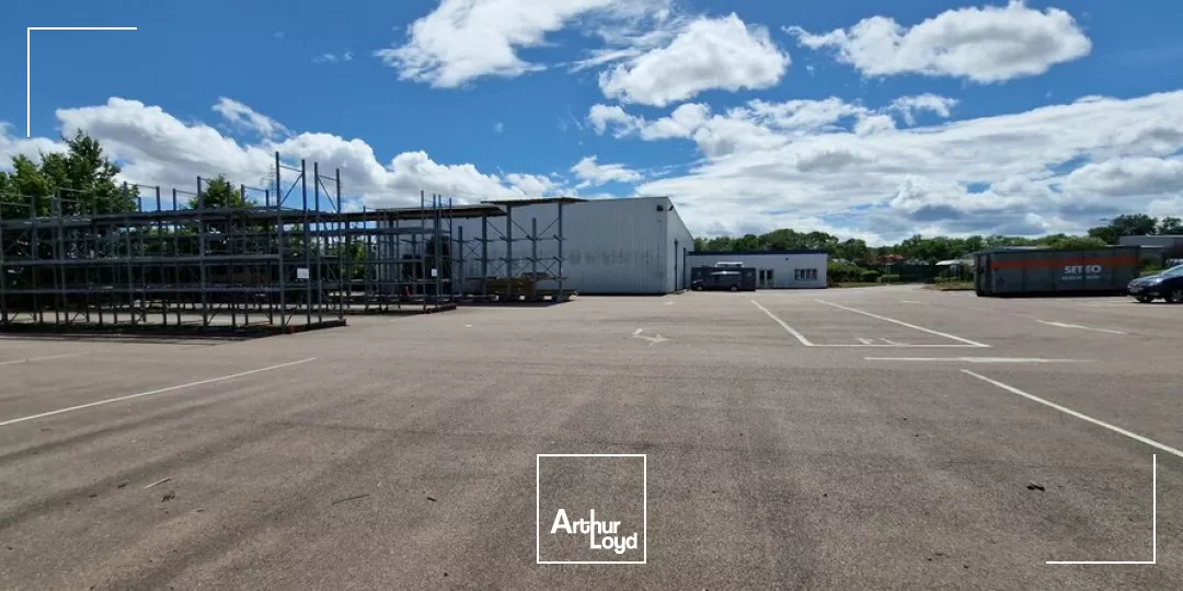 A LOUER  BATIMENT INDEPENDANT - ZAE CAP NORD