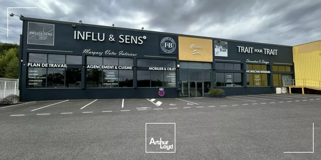 A LOUER - LOCAL COMMERCIAL 750 M² À LOUER AVEC FORTE VISIBILITÉ SUR AXE TRÈS PASSANT